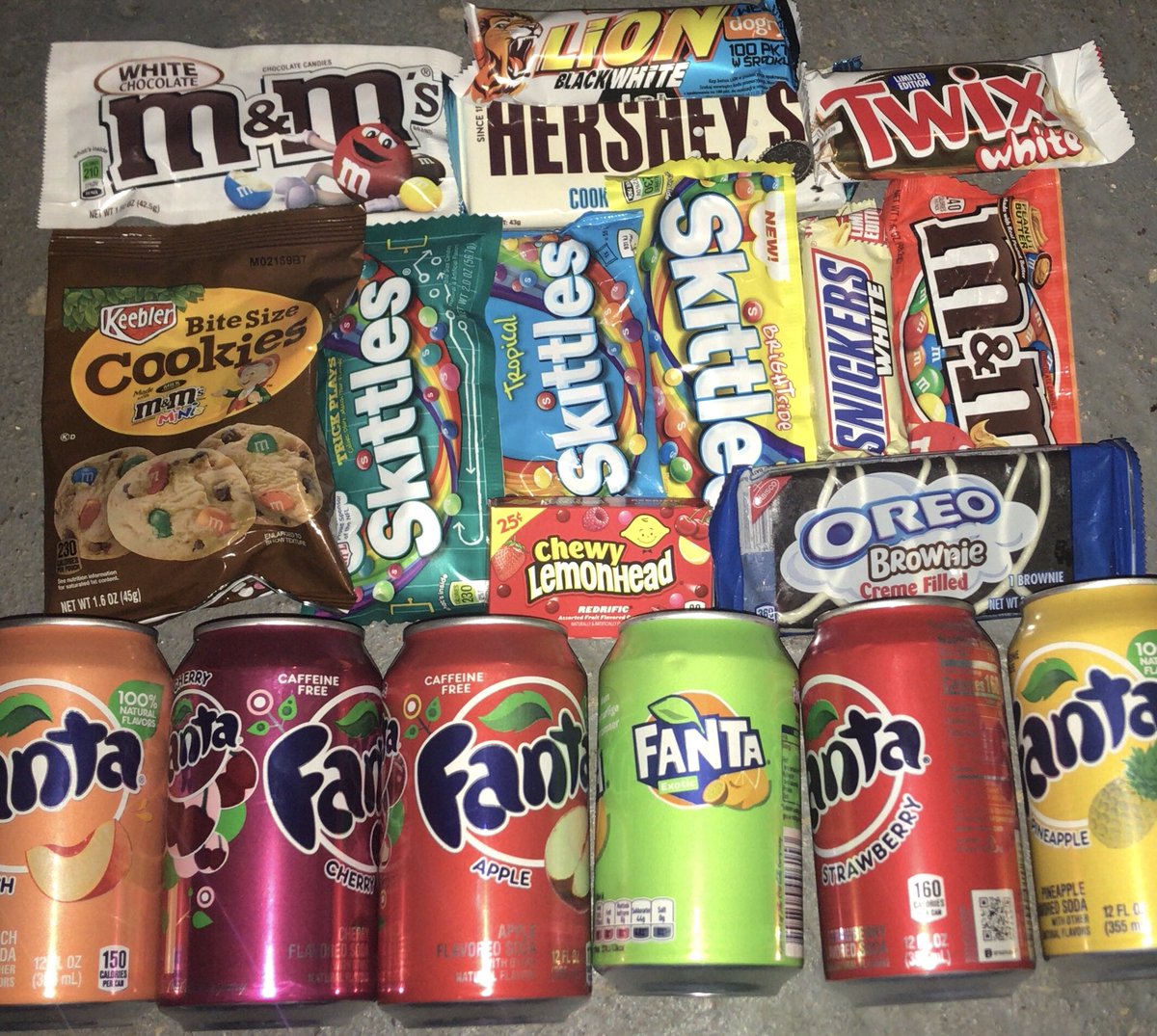 candykings5's tweet photo. Create your own bundle just in time for Christmas or let us make one for you with however much you want to spend 🙌🏻🍭🍬🍫❄️ RETWEET please ! https://t.co/XPp8CWLAmY