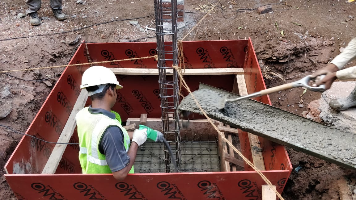 RodCarkett's tweet photo. @CWGC #KirkeeWarCem #Pune #India 

Concrete for foundations going in. 
Good to see work progressing. https://t.co/xI5ZYgPgW0