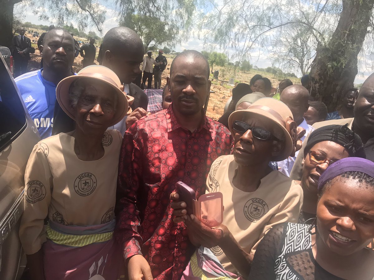 nelsonchamisa's tweet photo. From the City of Kings..In Makokoba, Bulawayo for the laying to rest of our fellow Cde and leader, former senator Sibangilizwe Msipa who died in a car accident.I’m so touched  and humbled by the massive support and resolve from the people in Bulawayo.Change in our lifetime! https://t.co/G8z76wrvSS