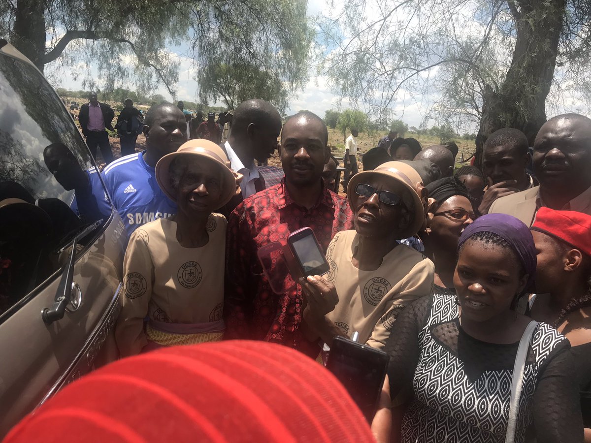 nelsonchamisa's tweet photo. From the City of Kings..In Makokoba, Bulawayo for the laying to rest of our fellow Cde and leader, former senator Sibangilizwe Msipa who died in a car accident.I’m so touched  and humbled by the massive support and resolve from the people in Bulawayo.Change in our lifetime! https://t.co/G8z76wrvSS