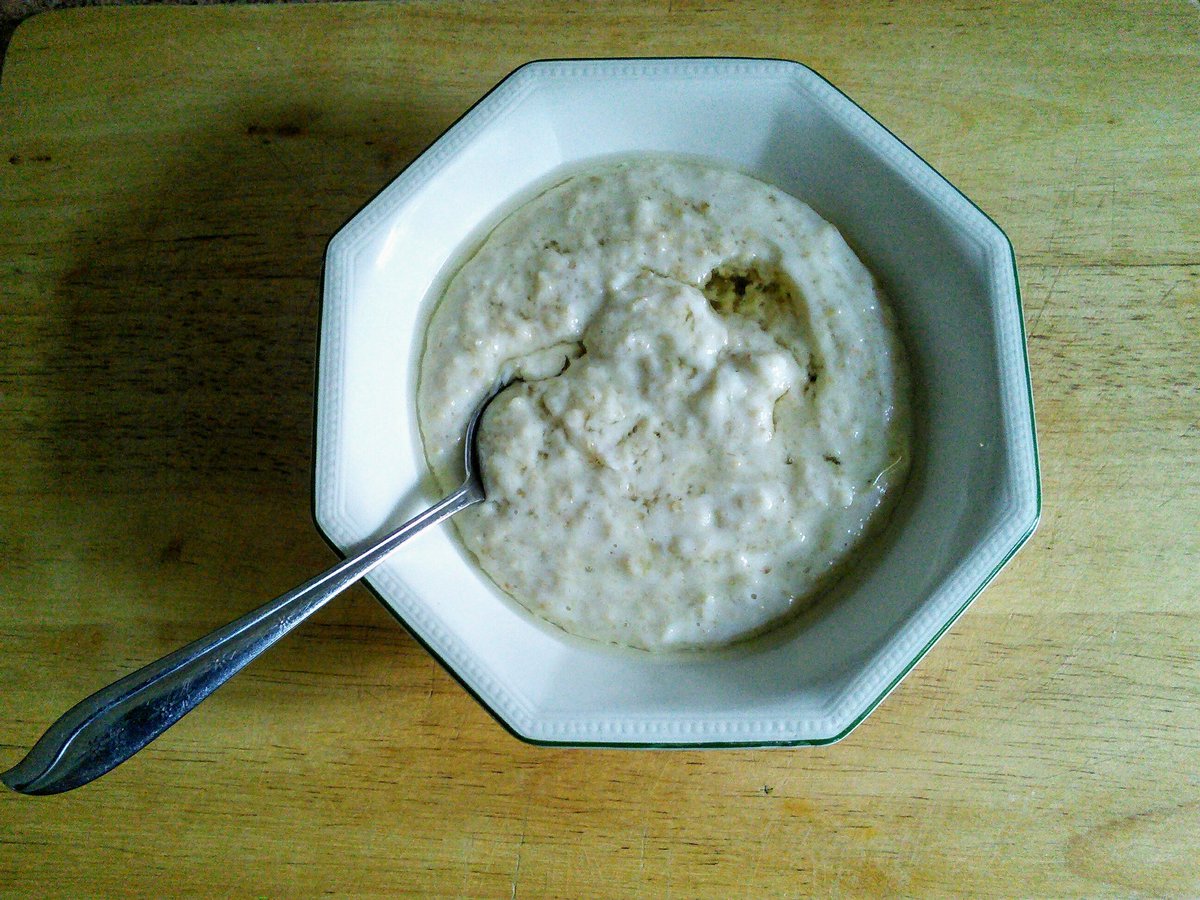 Well this was lovely on my porridge this morning 😍 #honey #boragehoney #yorkshirehoney #realhoney #valeofpickering #localhoney #myfavourite #breakfast #wintercomfort