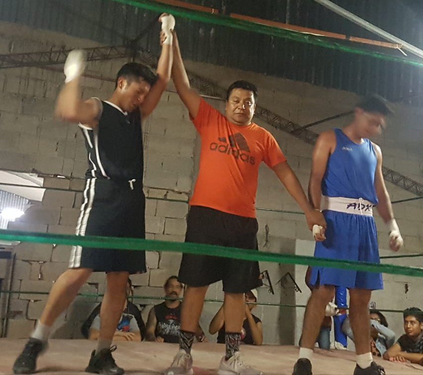 TlaxiacoBox's tweet photo. Super felices ALEXIS "EL FANTASMA" SANTIAGO del club de box JANETH"LA DINAMITA" OSORIO #Tlaxiaco #Oaxaca Conquista el Torneo Amateur de box "EN BUSCA DE UN CAMPEON" en #Huajuapan torneo realizado por el club de box "CRIXO" https://t.co/IYxglffTni