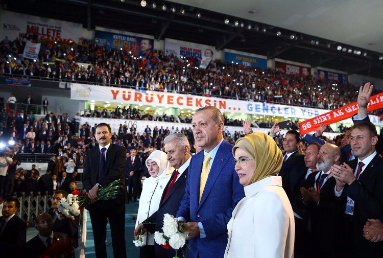 AKP nin olağan kongresini öne çekmesi neye işaret ediyor? - po.st/dt0Nl7