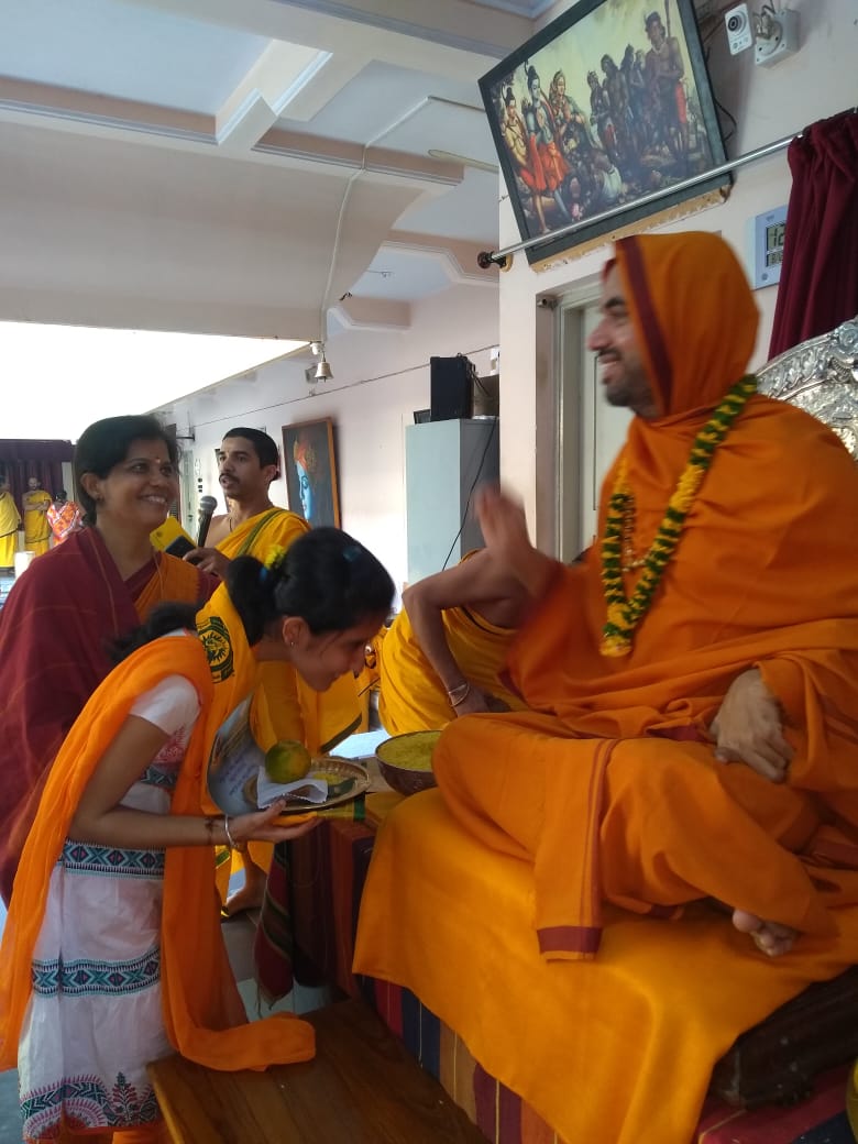 vidyarthivahini's tweet photo. @SriSamsthana ಈ ದಿನದ #ಪ್ರತಿಭಾಪುರಸ್ಕಾರ
*(ದಿನಾಂಕ 08-12-2018)
ಕು| ಕೆ.ಪ್ರೇಕ್ಷಾ ಭಟ್
ಉಪ್ಪಿನಂಗಡಿ ಮಂಡಲಾಂತರ್ಗತ ಕಬಕ ವಲಯದ ಶ್ರೀಮತಿ ಎ. ಗೀತಾ @GeethaPrasas ಹಾಗೂ ಕೆ. ಶ್ರೀ ಶ್ಯಾಮಪ್ರಸಾದ್ ಇವರ ಸುಪುತ್ರಿ.
SSLC 97.3%. ಶ್ರೀಸಂಸ್ಥಾನದವರ ಅನುಗ್ರಹದಿಂದ ಇವಳ ಭವಿಷ್ಯ ಇನ್ನಷ್ಟು ಉಜ್ವಲವಾಗಲಿ ಎಂಬ ಹಾರೈಕೆ. https://t.co/3OAg2k0Tre