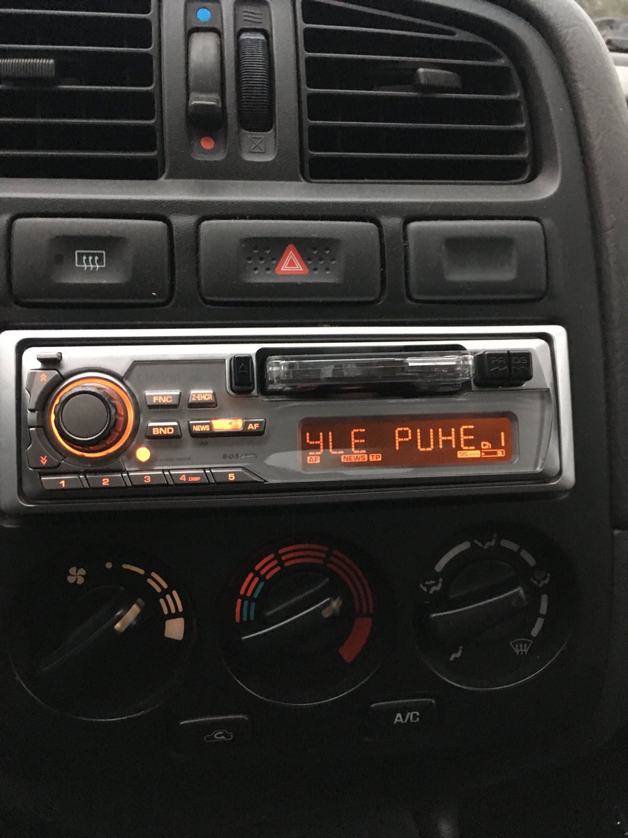 Milliin olet soittanut c-kasettia autossasi? Eilen sain mökkini lähellä tilaisuuden kun autostani puhkesi rengas. Paikallinen ystävällinen korjaamo antoi auton lainaan. #nostalgia ⁦<a href="/KulmiaGroup/">Kulmia Group</a>⁩ #DigitalTransformation