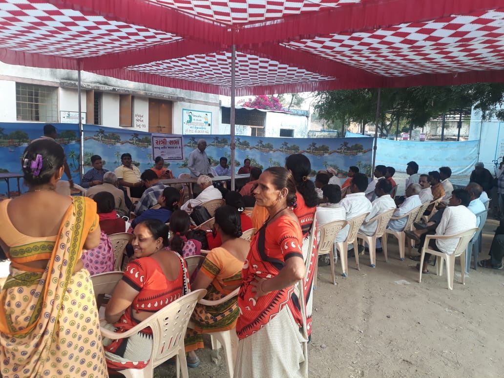 GandhinagarSdm's tweet photo. ગાંધીનગર જિલ્લાના દહેગામ તાલુકાના હિલોલ ગામ ખાતે રાત્રીસભાનું આયોજન કરવામાં આવ્યું, જેમાં હાજર રહેલ મહાનુભાવોનું સ્વાગત કરવામાં આવ્યું, તેમજ મોટી સંખ્યામાં ઉપસ્થિત રહેલ ગ્રામજનોને તંત્ર દ્વારા સાંભળવામાં આવ્યા. ગ્રામ જનોની રજૂઆતો અંગે ચર્ચા વિચારણા કરવામાં આવી... https://t.co/Gm7rP2Bgia
