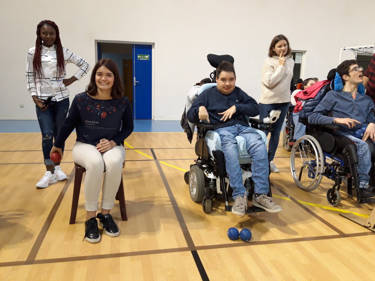 e2cGironde's tweet photo. Émotion et partage avec l'aboutissement du projet Fabboccia avec @capsciences @127degres. Un tournoi de boccia pour tester la rampe créée par les stagiaires #E2CBMA . Félicitations elle procure de la joie. #handisport
Apprendre en faisant / Apprendre en partageant à l'E2CBMA https://t.co/XBjEqjcS33