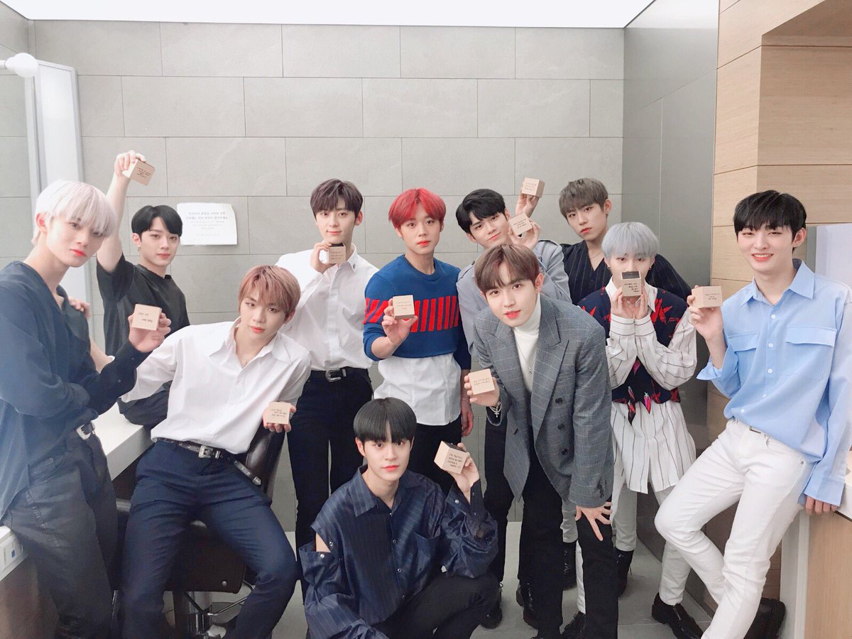 [#워너원데이] 서로의 기억 속에 특별하게 남을 우리의 겨울이 더 없이 애틋하고 포근하게 느껴져요🧣⏰우리 마음껏 사랑하자구요🥰 우리 워너블~~ 오늘도 사랑해❤️❤️