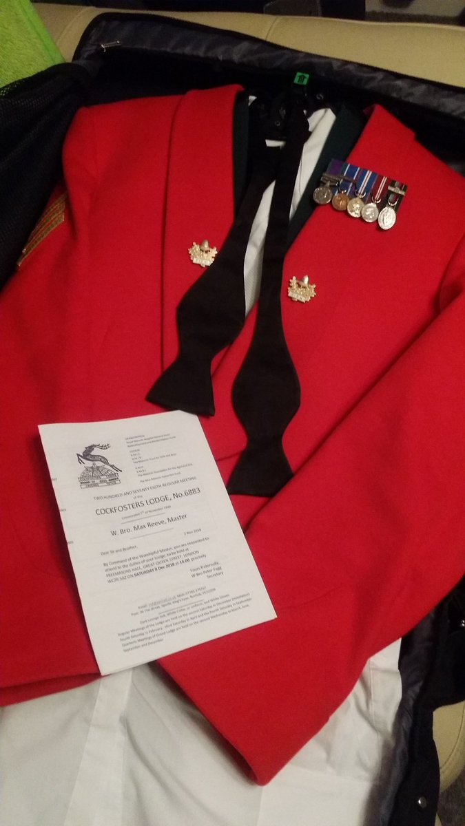 ChasBlackUK's tweet photo. Time to head down to the Big Smoke. First round down at 11:30 😉 #freemasonry #installationmeeting #cockfosters https://t.co/AsOP1uEww4