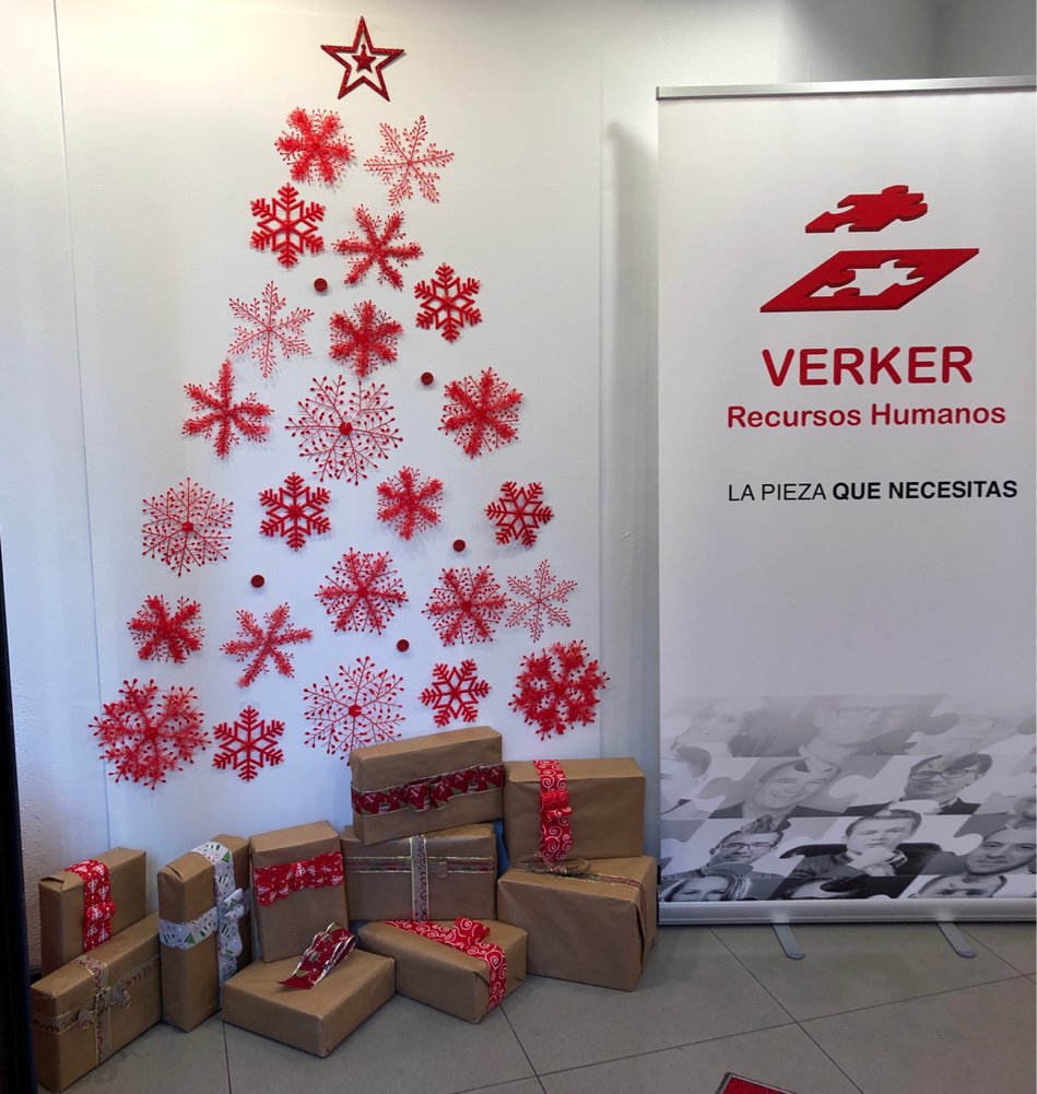 VerkerRRHH's tweet photo. En... #navidad2018 #aquihaytrabajo #cv #empleo #zaragoza #verker #verkering #verkerteam https://t.co/0MilW4yjOj https://t.co/FGifAinP8k