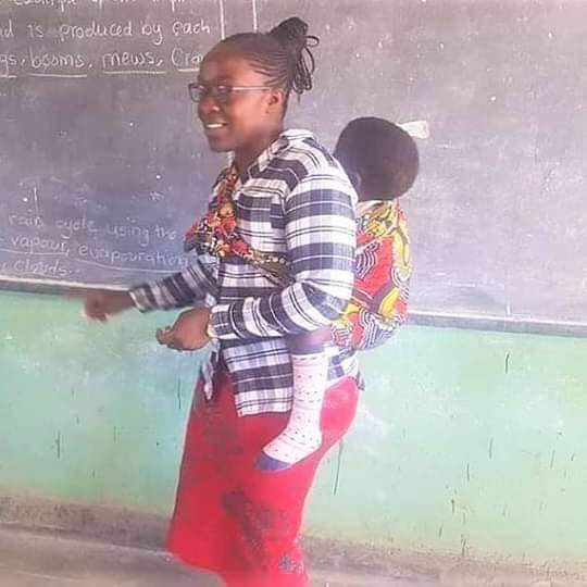 tinomabwe's tweet photo. Our unappreciated heroes. She discovered a pupil was not coming to school becoz she had to baby sit her lil bro. She allows her to bring the baby bro to school. She does this during lessons to allow the pupil to concentrate. What a hero from Chivi @RMajongwe @Wamagaisa @263Chat https://t.co/KJngTqE3BO