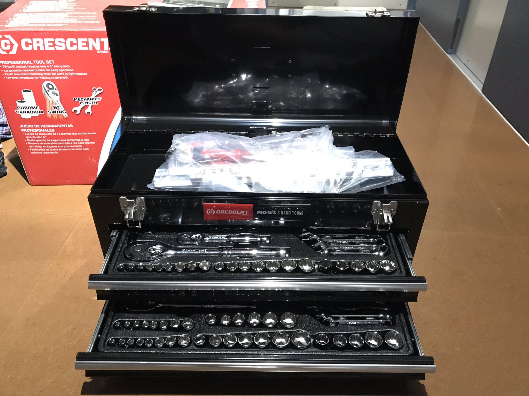 サカホ鈑金 コストコで最近話題の格安工具セット買っちゃいました 1万ちょっとでこのクオリティはさすがコストコ インチ工具も持ってなかったので良かったです これでアメリカのアンティークの機械とか買っても修理