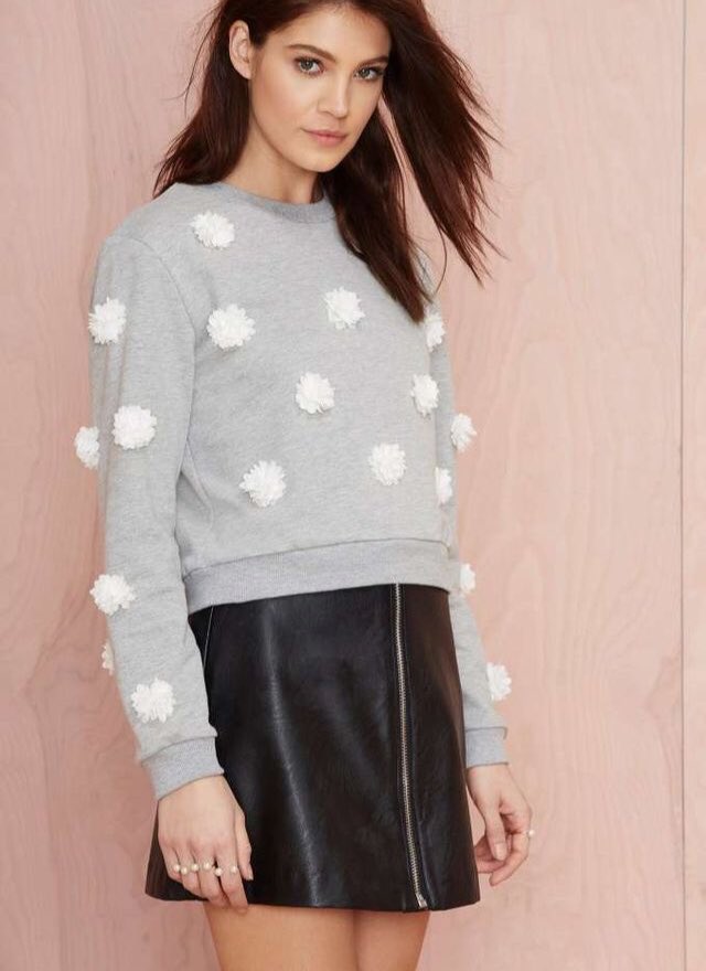 threadsofthrea1's tweet image. 🖤tenue jupe, pull, tee-shirt🖤