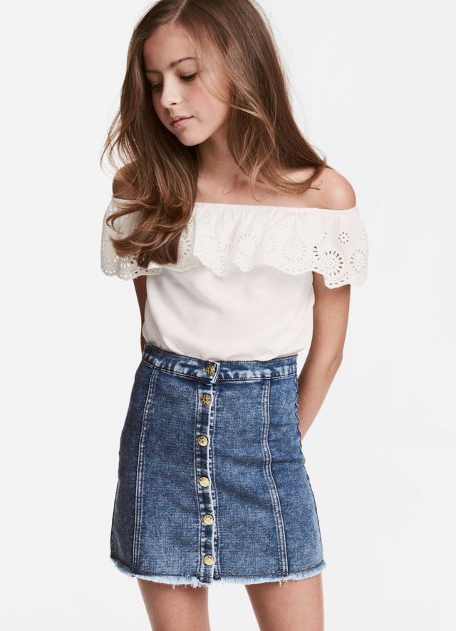 threadsofthrea1's tweet image. 🖤tenue jupe, pull, tee-shirt🖤