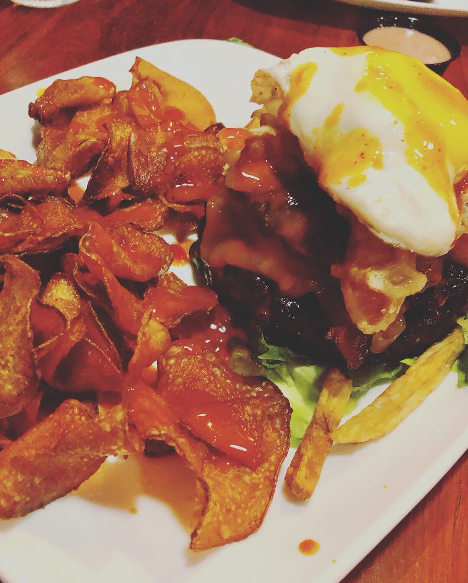 wholikespi's tweet image. #ChiDawg #PickleBacks #SourVein #KumasCorner #PineappleExpress #MickyFinns #WhatANight #FriendsFoodDrinks