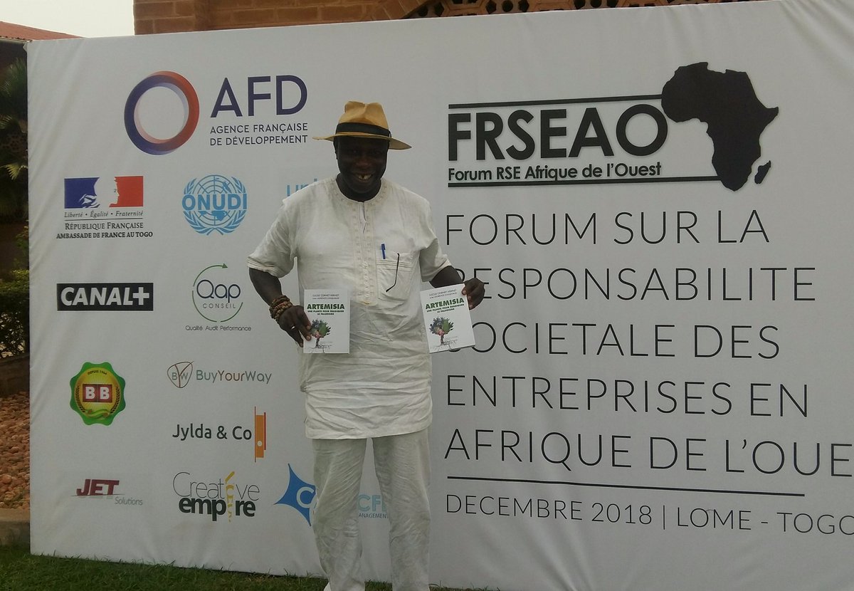 DJouvencel's tweet photo. #Togo Jeudi et vendredi Forum #RSE #FRSEAO Très belle réussite et beaucoup de choses à faire pour les entreprises dans ce domaine pour atteindre les #ODD
Retrouvé Pablo qui s'est lancé dans l'#Artemisia au Bénin et qui va faire découvrir le livre de Lucile 🌿👍 #paludisme https://t.co/vFc3tKxogb