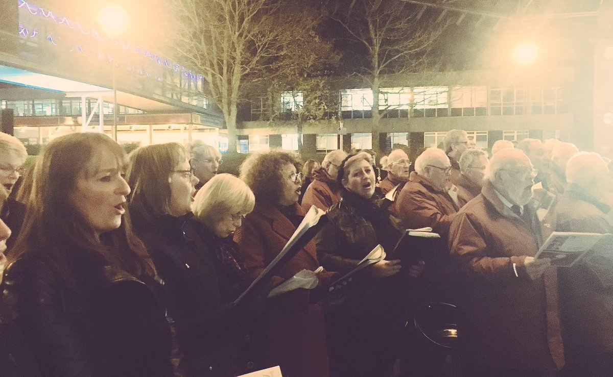 jsillsmusic's tweet photo. My fab #CountessChoir singing carols alongside Chester Male Voice Choir @ccmvc at Trees of Light @TheCountessNHS. Really proud of their contributions to this poignant service #treesoflight #lovethenhs https://t.co/Aaboi0sHV7