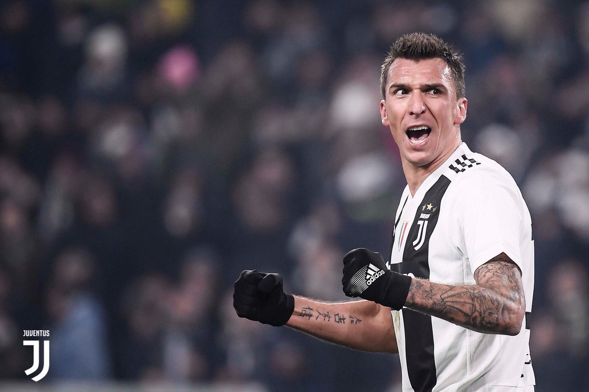 Non mollare e aspetta il momento giusto...
Never give up and wait for the right moment...💪🏻⚪️⚫️
#forzajuve #finoallafine #win #teamwork #nonmollare #stepbystep #neverstop #juvespirit #mm17🌪