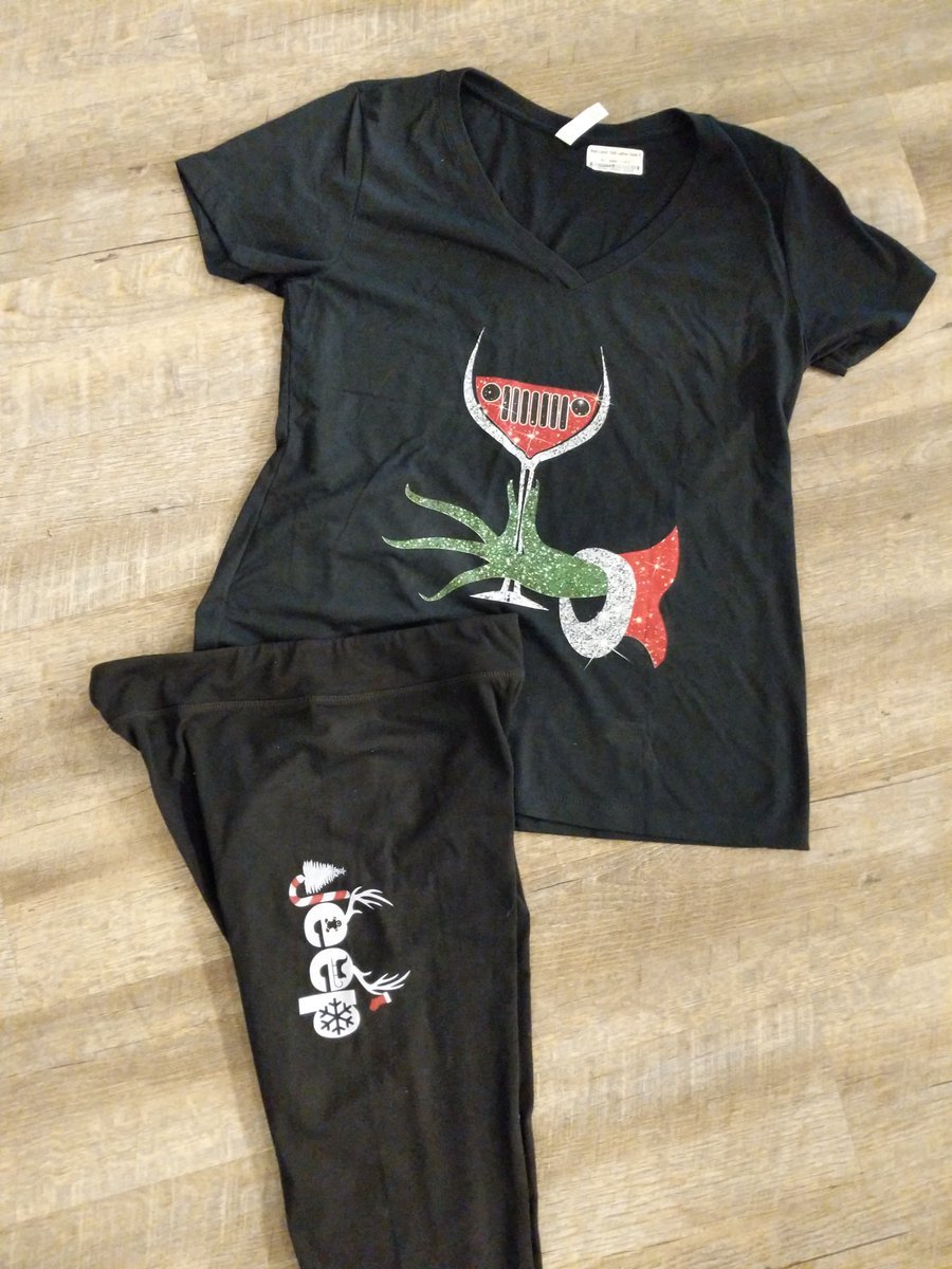 NicolesChoice1's tweet photo. @printaroo #giveaway T-shirt and leggings!
#wine #winelover and #grinch #christmas theme going! @DwilightF66 @JohnnieBowers47 #printaroo https://t.co/t9fEmxaSMG