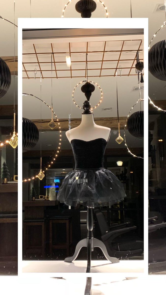 Wat een heerlijke #Kerststemming en fijne gasten in de salon. December wat ben je MOOI #teamtendenz #westland #kapper