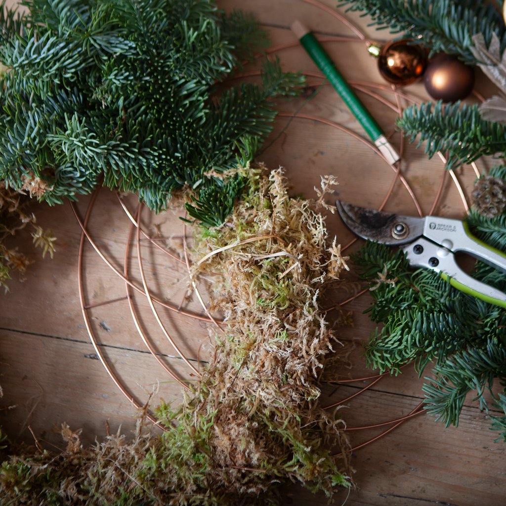 rosecloveruk's tweet photo. There is still plenty of time to get your mitts on one of our handmade wreaths. Prices from £50, pop by the shop or give us a call. 
DIY wreath kits are also available - everything you need to make your wreath at home - £30
Last orders Thursday 20 December. https://t.co/19iAgZfcP9