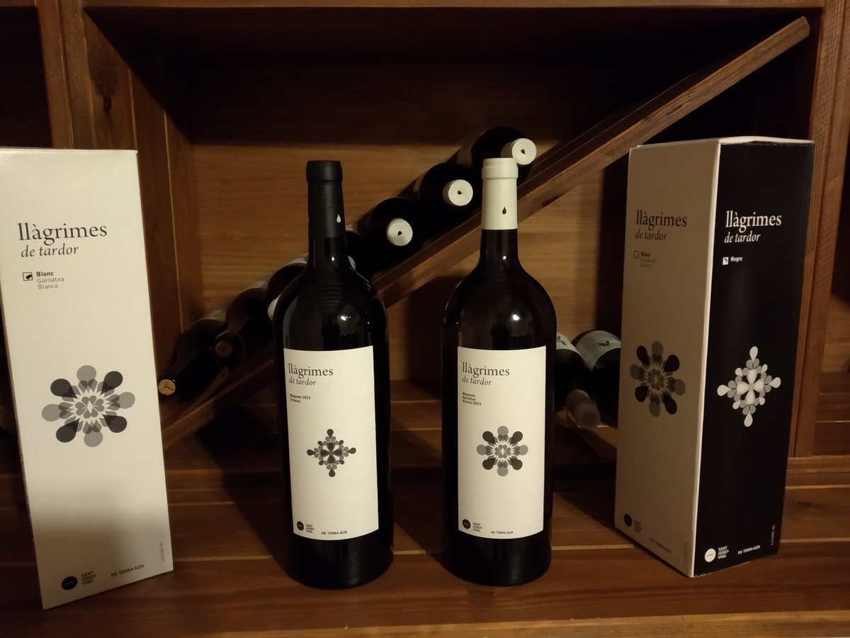 ViOrigen's tweet photo. Ja ho tenim a punt! Avui tast vertical del Llàgrimes de tardor blanc i negre 😍🍷 #TerraAlta #ViOrigen https://t.co/zqdxfAjVOp