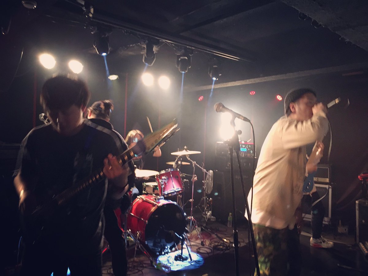 HxC_BlackMurder's tweet photo. End These Days 공연 시작 #EndTheseDays #엔드디즈데이즈 #BullshitFest2018 #BullshitFest #ClubRealize #클럽리얼라이즈 #경성대 #Kyungsungdae #부산 #Busan https://t.co/DpYltJJz7L