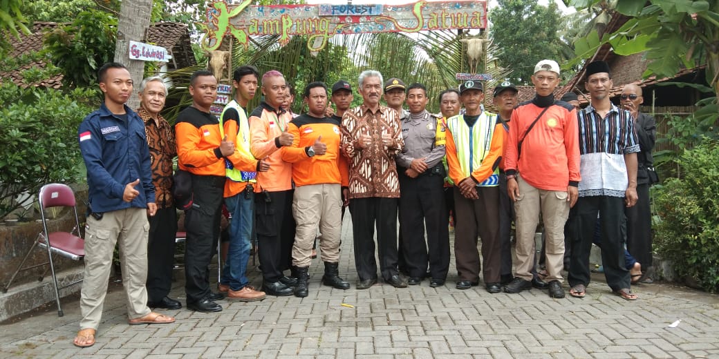 forkom_myd's tweet photo. Giat Pengamanan peresmian kampung satwa di Kedungbanteng Sumberagung Moyudan Sleman dihadiri Gusti Bendara Pangeran Hario (GBPH) Prabukusumo https://t.co/wgd8WIYfBx