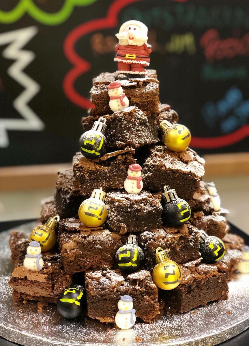 Christmas to do list:
1. Decorating the tree ✔️
Oh and did we mention today’s a National Brownie Day! 

#NationalBrownieDay