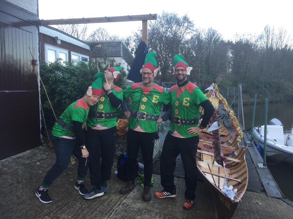 TheSkiffClub's tweet photo. @theskiffclub what a day to have a Santa Skiff!
#Teddington #Kingston #Twickenham #norbiton #Richmond #strawberryhill #Hamptonwick #HamptonHill #Hampton #Kew #fulwell #whitton # https://t.co/dCMq5qWGeY