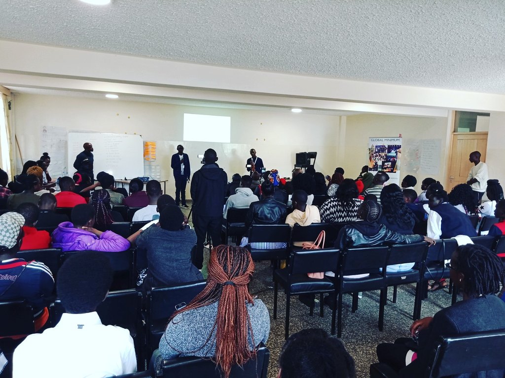 Lum_ona's tweet photo. 3rd ep of GMin 2018. Cool innovative brains doing their presentations
#IKDec18 https://t.co/7RsnUSw6aa