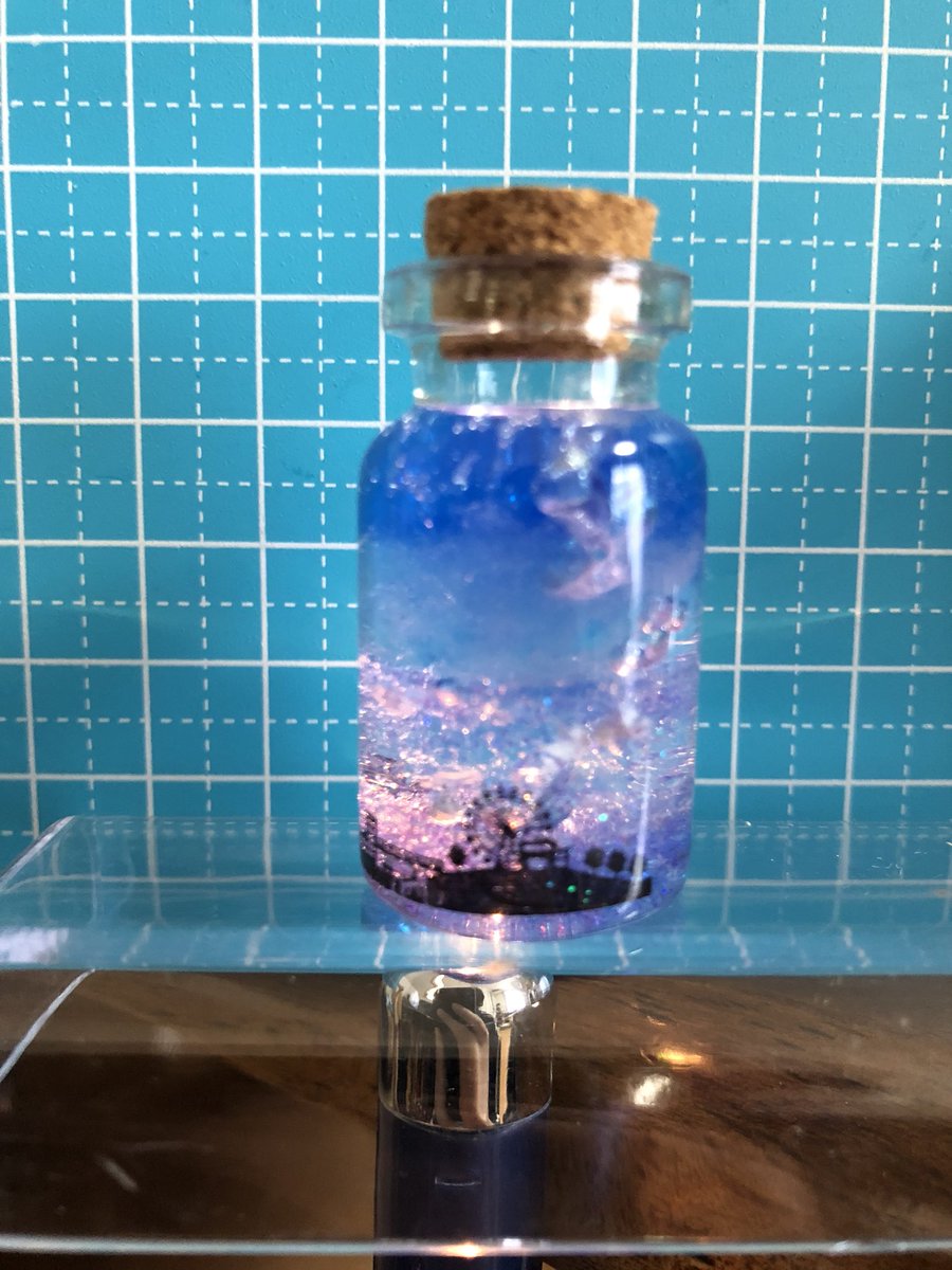 龍騎 No Twitter レジン レジンボトル 下から光を入れるといい感じ 龍騎 No Twitter レジン レジンボトル 下から光を入れるといい感じ