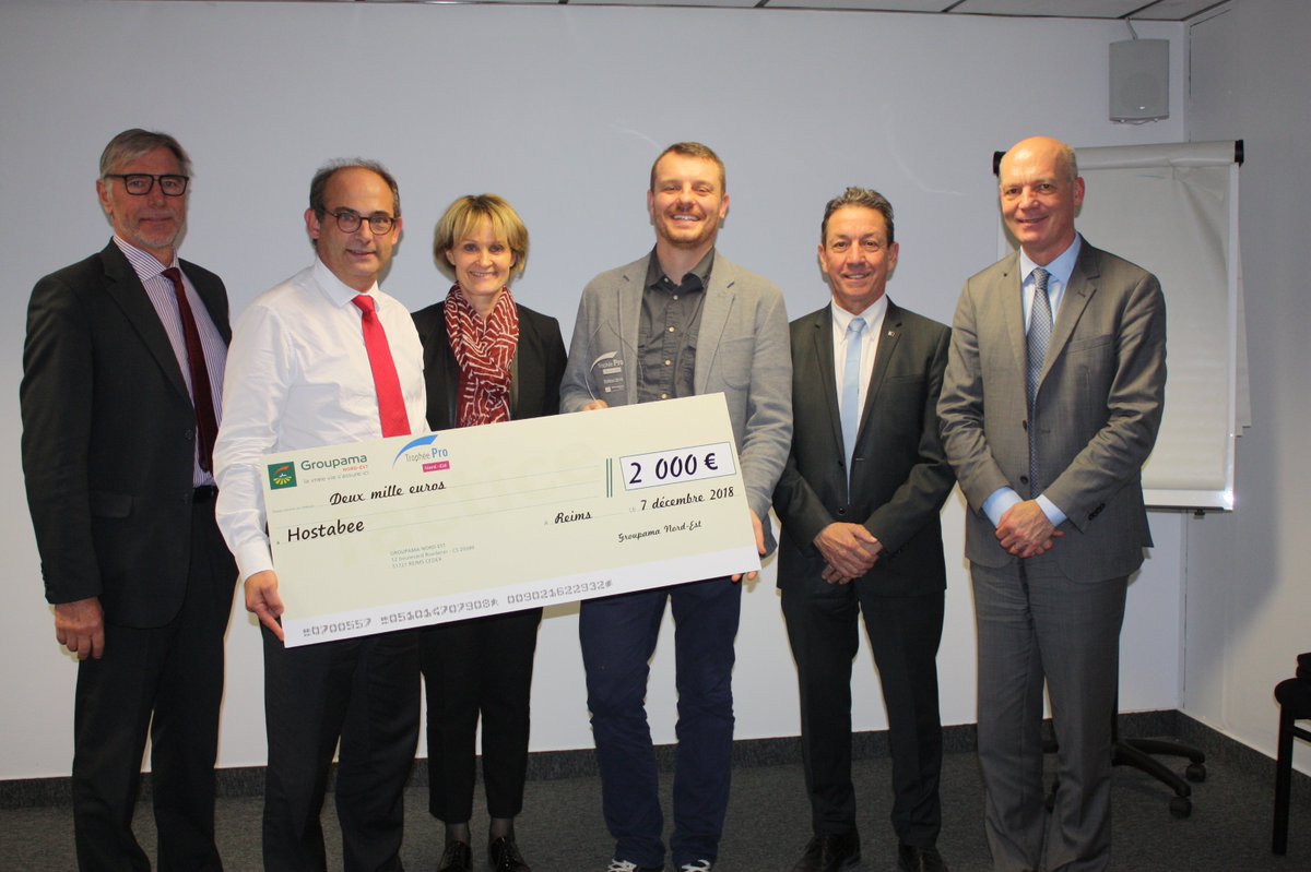 GroupamaNordEst's tweet photo. Remise officielle du #TrophéePro @GroupamaNordEst 2018 à
@Hostabee par @LPoupartGNE, Patricia Lavocat Gonzales, @RemiPicard51, @HENRYPatrick02 et @Pascal_Vine. Bravo au gagnant! 👏

#GroupamaPro #Mutualisme #Abeilles 🐝#Innovation #Objetconnecté
@GroupeGroupama @GroupamaFd02 https://t.co/9Vfto3BzZT