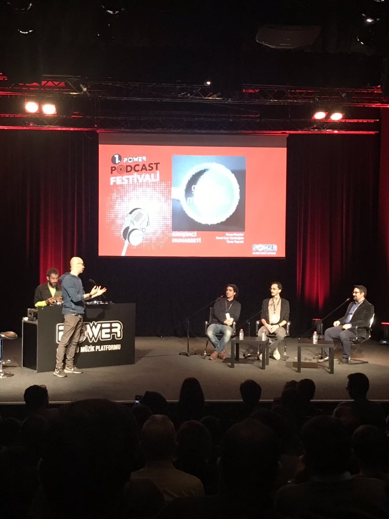 #PowerPodcastFestivali  Girişimci Muhabbeti @sctandogdu <a href="/Kocdur/">Baris</a> <a href="/tunayaprak/">Olgun Tuna Yaprak</a> sahnede! Hep destek tam destek☺️ kendilerinin hastasıyız!