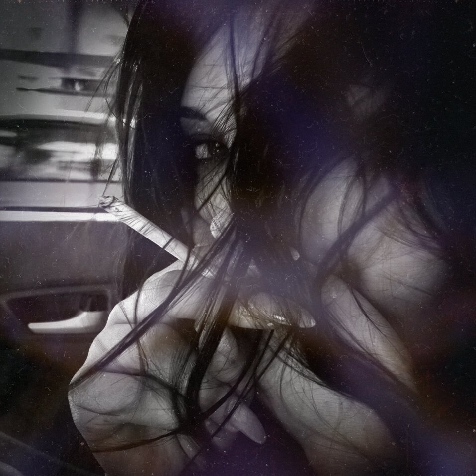 Pris entre les lèvres. #NewProfilePic