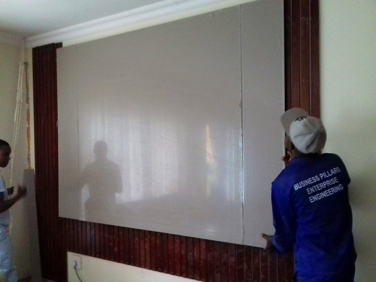 jsconstrctxngrp's tweet photo. A house in StoneRidge Estate turned into paradise by a local talent!Arnold from BPE did this TV wall unit in a day.Look at the change😊😊Get hold of him here at BPE 0723945328 WHATSAPP/0836973091 calls. Please retweet to expose his talent #MarryMeNowSA #MadibaJersey #CapeTown7s https://t.co/QNoXCg8NkL