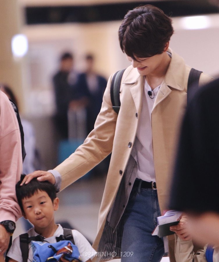 discuss_minho's tweet photo. 사랑이라는 말은 존재해. (…) 당신을 단념하지 ��을 만큼 당신을 사랑할 거예요. 
 
(마르그리트 뒤라스, ‘이게 다예요’)

#HappyMinhoDay #민호야생일축하해 https://t.co/bDqyRFpwOn