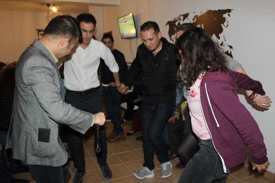 UREPpt's tweet photo. We had such a wonderful time celebrating the beauty of Iraqi culture . Thank you to Raja and Ali for cooking an amazing meal for all of us, and to Amar for enriching the evening with your music! https://t.co/utbSzkFqRX