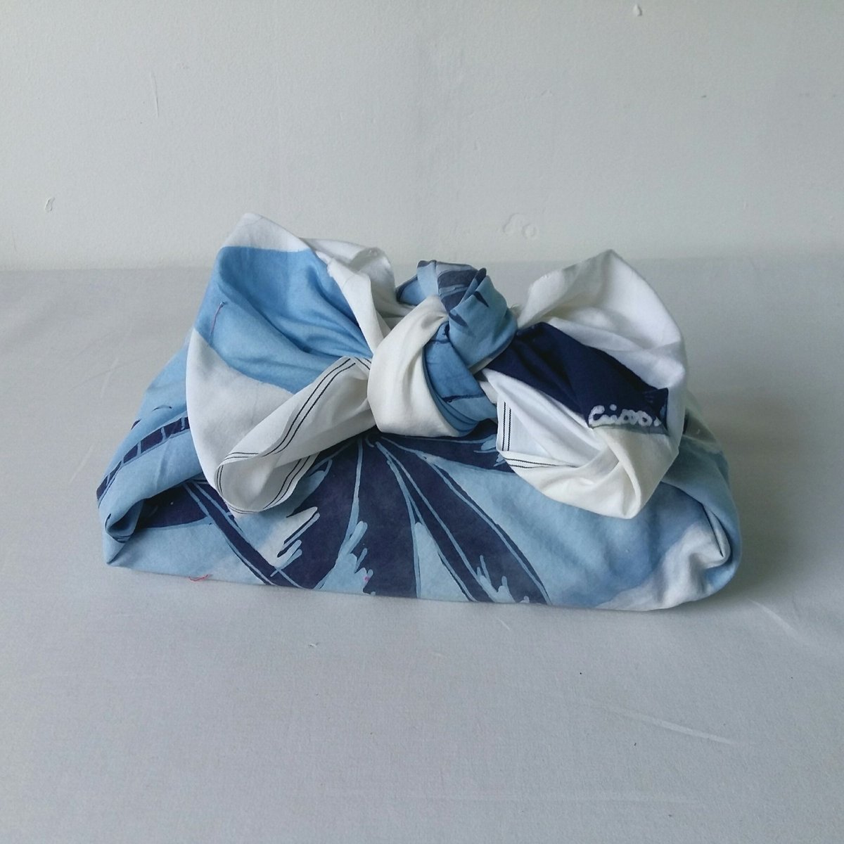 marierecycleuse's tweet photo. Ateliers "emballez vos cadeaux dans du tissu", ou furoshiki 😊
Mardi 18 décembre à 12h30 et jeudi 20 décembre a 20h30.
Environ 1 heure sur Eragny sur Oise, au tarif de 5 euros.

Merci de réserver votre place en MP.
#noelzd #noelzerodechet #AventResponsable #noel #famillecolibri https://t.co/EYzEWFRrjF