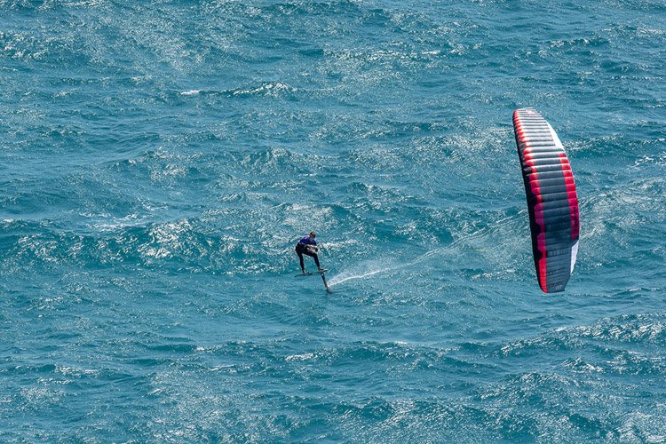 surfertoday's tweet photo. Guy Bridge sets new speed record at 2018 @redbullau Lighthouse to Leighton
The British kiteboarder cut 45 seconds off the race record established in 2016. Bridge finished the race in 18 minutes and 49 seconds.
READ: https://t.co/ONdTOq5gWQ
#guybridge #rbl2l #kiteboarding https://t.co/7gdGCKjscL
