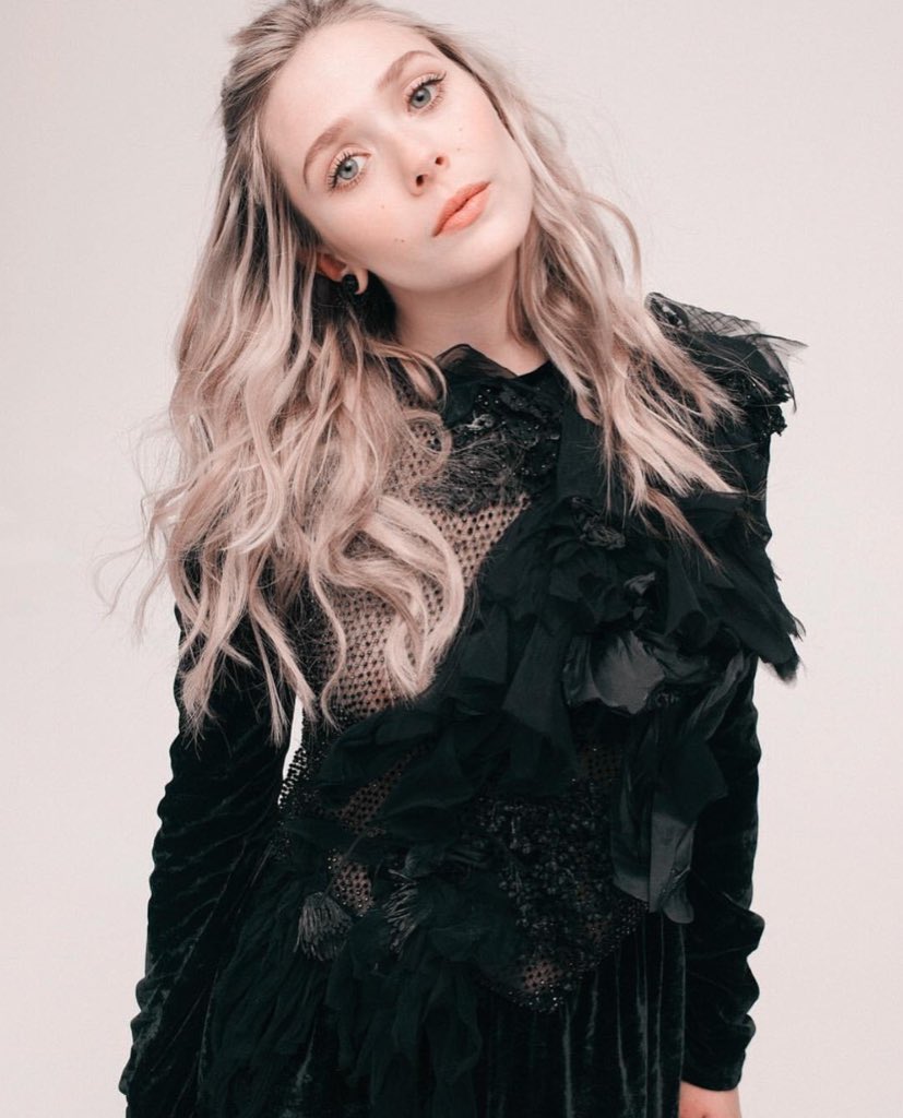 ✫  　  　  　　　　　　　　
 　　　 ✦  　 　　　　. 
　　　　   . 　  ✵  ❛ Y un día partió, en busca de algo mejor, ella sabía que volver sería mucho peor. ❜