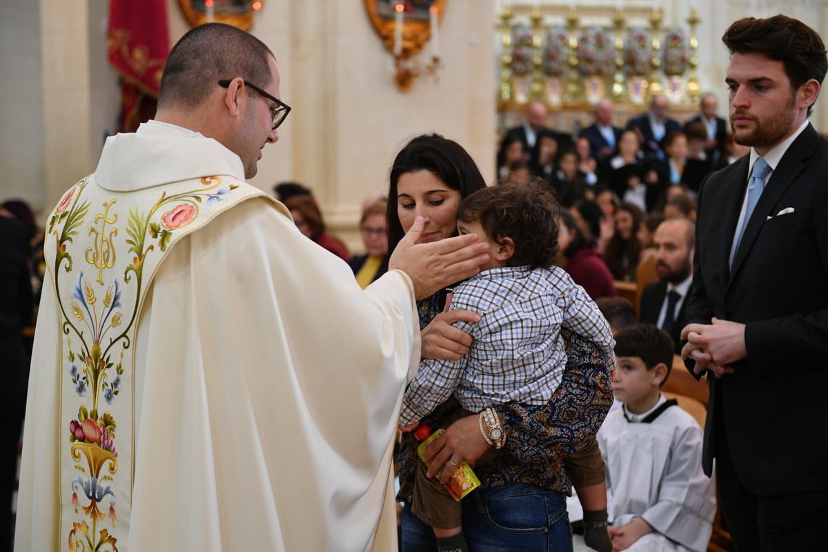 Archdiocese_MT's tweet photo. @BishopScicluna celebrates mass at the parish church of #Imgarr and appoints Fr George Schembri as the locality's new parish priest. https://t.co/IBrGNaORjo