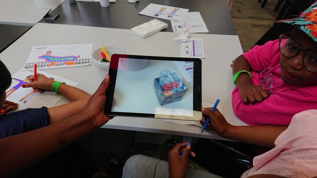 nelson_sekgota's tweet photo. Can't think of a better way to end 2018 tech immersions than with introducing young people to new tech. 3D printing, AR Coloring, Doodlebots and Scratch Programming at @Tshimologong with @AccentureSA. 

African child would not be left behind.

#HourofCode #ZAMakers #SkillsAcedemy https://t.co/YHKkhCuLMg