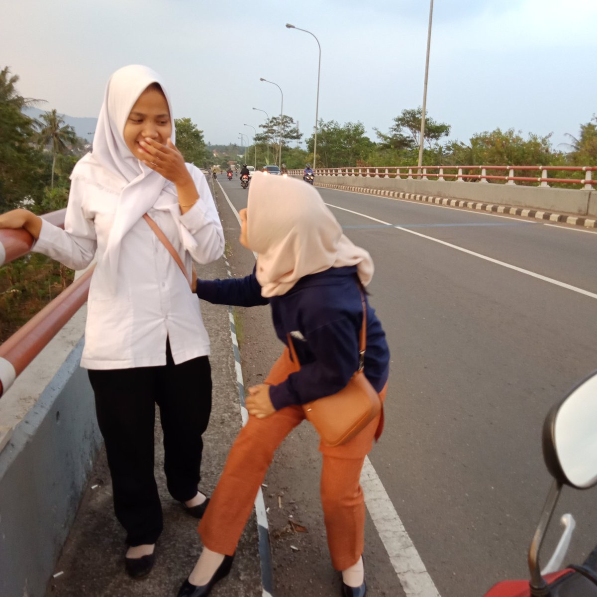 Elasuryaaa tweet picture