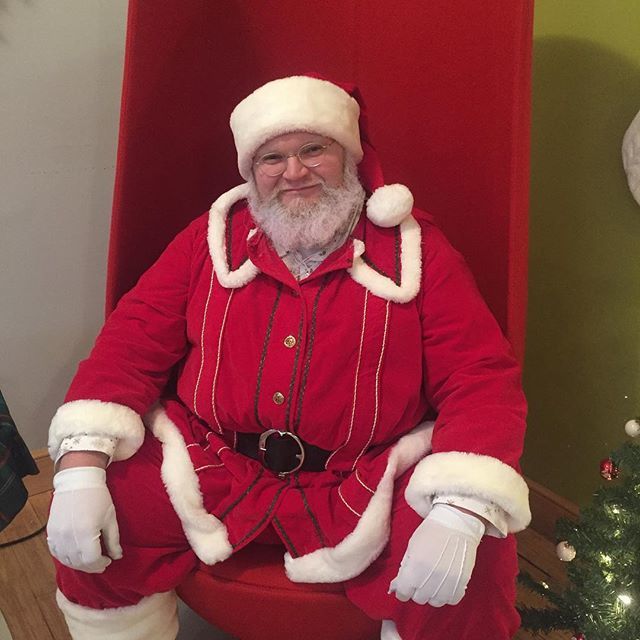shortnorth's tweet photo. Santa will be visiting Jeniβs Short North Jeniβs from 12-4pm today! @jenisshortnorthcrew @jenisicecreams #shortnorth #shortnorthartsdistrict #shortnorthpole https://t.co/tQeDJFXG3F