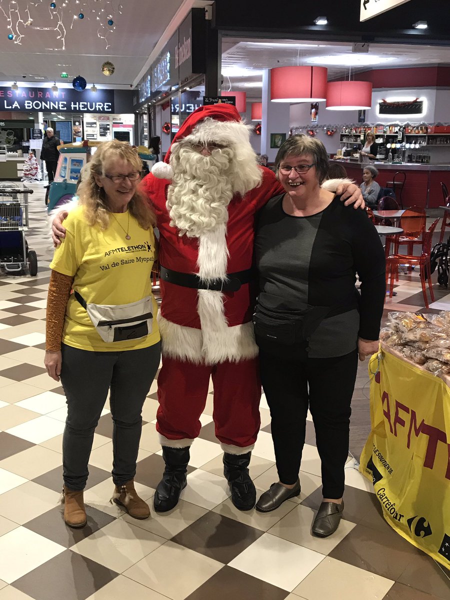 les_eleis's tweet photo. #SantaClaus is coming to town 🎶🎶🎶 affluence record autour du #PereNoel et de la #mascotte des #Eleis ! Bienvenue aux associations présentes : EpiTu l’épicerie solidaire des étudiants , l’Amf #Theleton et le collège de ST Pierre Eglise https://t.co/K0XImQ1yDK