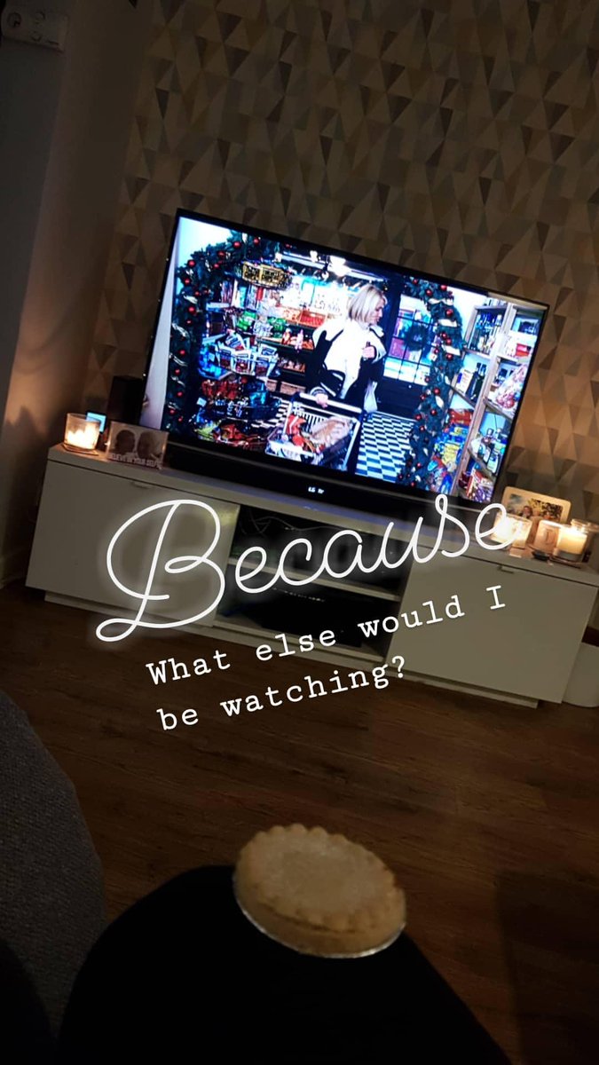 Jennnnnn_x's tweet image. When @NetflixUK adds 'the holiday', it would be wrong to not watch it with a mince pie #maybetwo