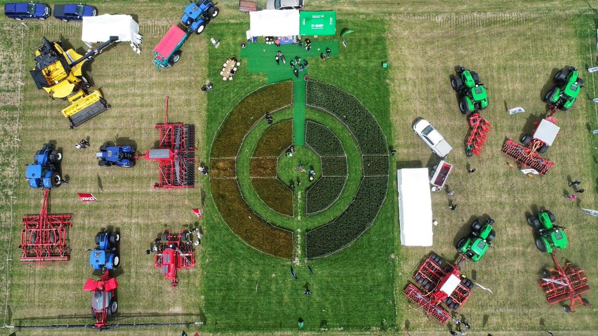 bowsdenhall's tweet photo. 7 flights, over 23,000 miles, 10 hotels, 1 fergburger, 15 farm visits, not sure how many speights 🤔 and 25 broken farmers. Thank you @BASFcropUK for organising a fantastic, thought provoking trip and thank you @BASF_Agro_NZ for hosting us.  #InnovationTourNZ #tripofalifetime https://t.co/tsOqNqXj9e
