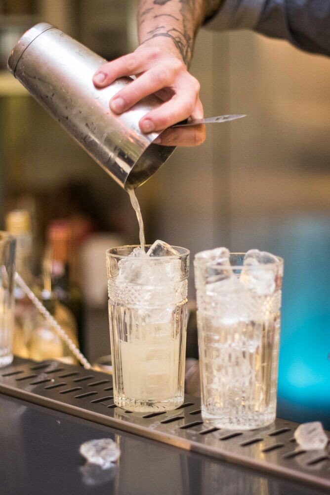 Il #nuovo e la #tradizione si incontrano nel medesimo #bicchiere, gli #ingredienti si riconoscono nelle materie prime scelte per #alchimie classiche o #sorprendenti #piano35 #loungebar #december #8dicembre #sabato