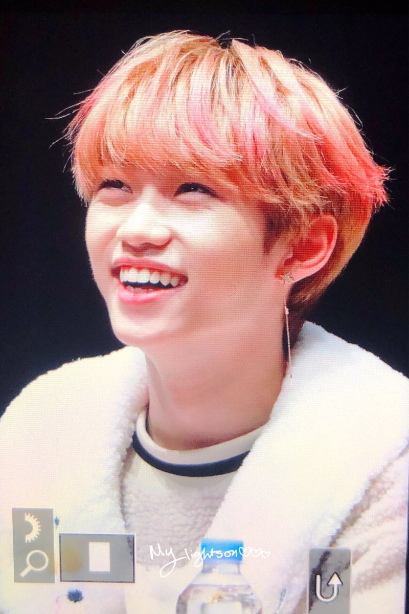 LightsOn_915's tweet photo. #straykids #스트레이키즈 #felix #필릭스
181208 부산 팬싸 https://t.co/5stEZWyqcU